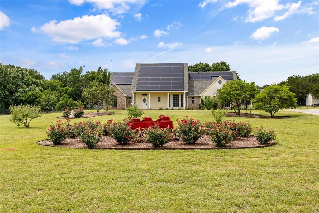 900 Hickey Court, Granbury