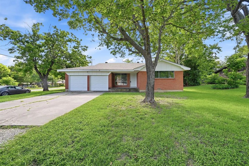 901 Maple Street, Howe