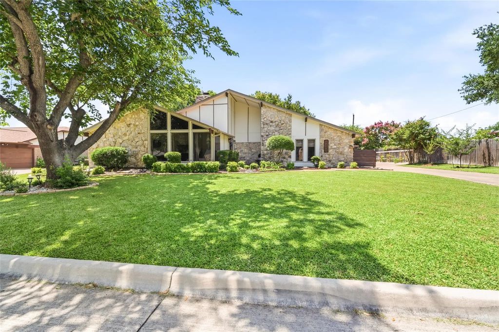1201 Rockmoor Drive, Edgecliff Village