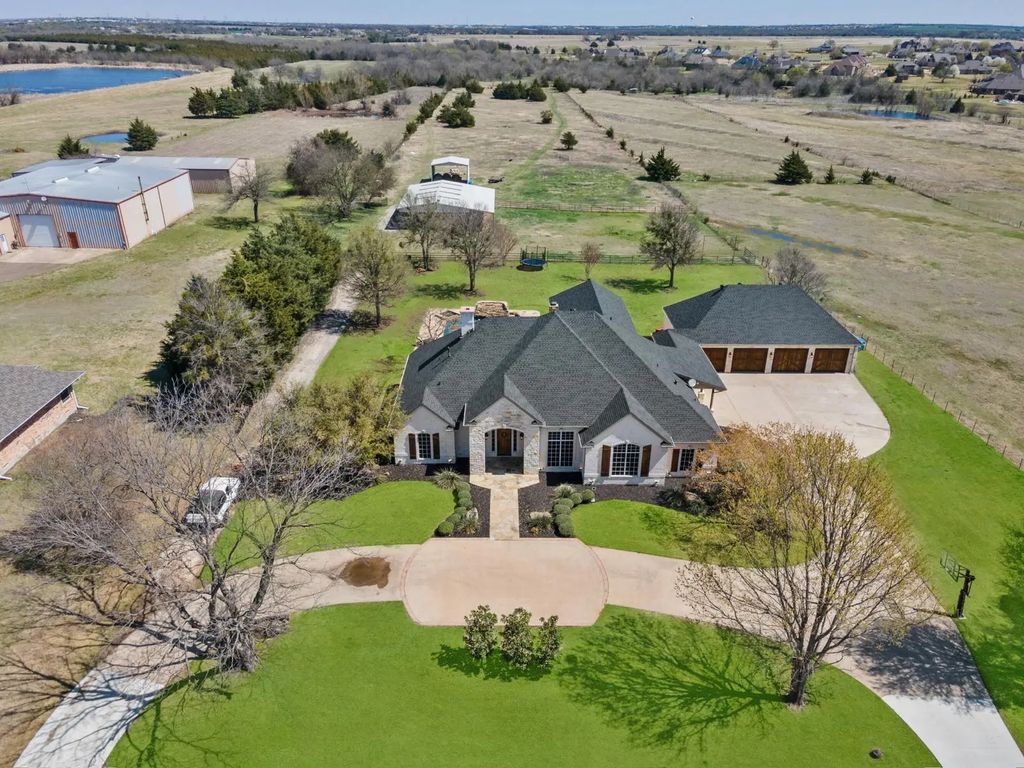 1739 Fm 1139, McLendon Chisholm