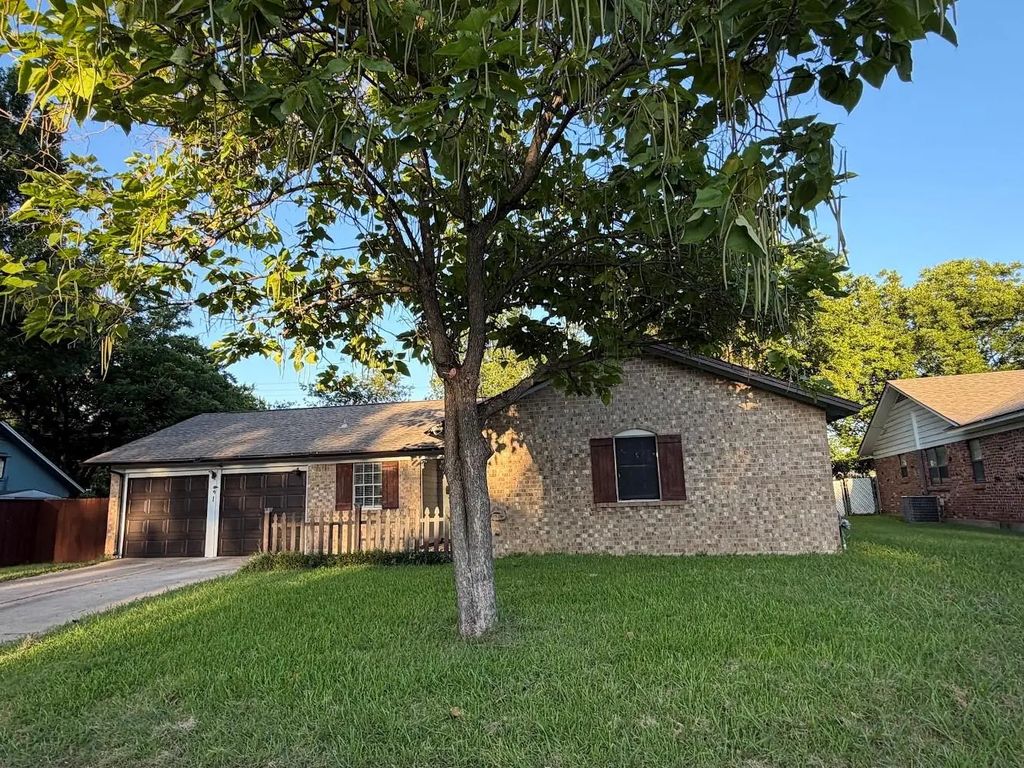 421 Smith Avenue, Everman