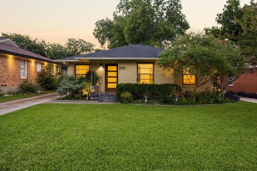 2111 Melbourne Avenue, Dallas