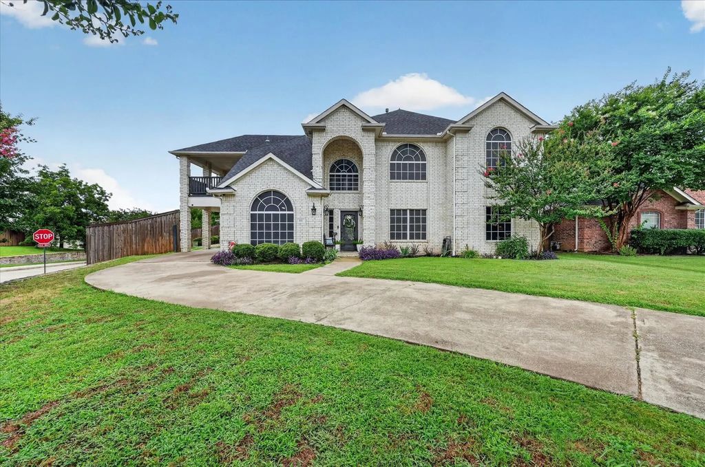 851 Bridle Path, Burleson