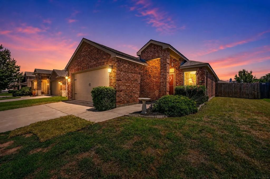 1205 Cheyenne Drive, Aubrey