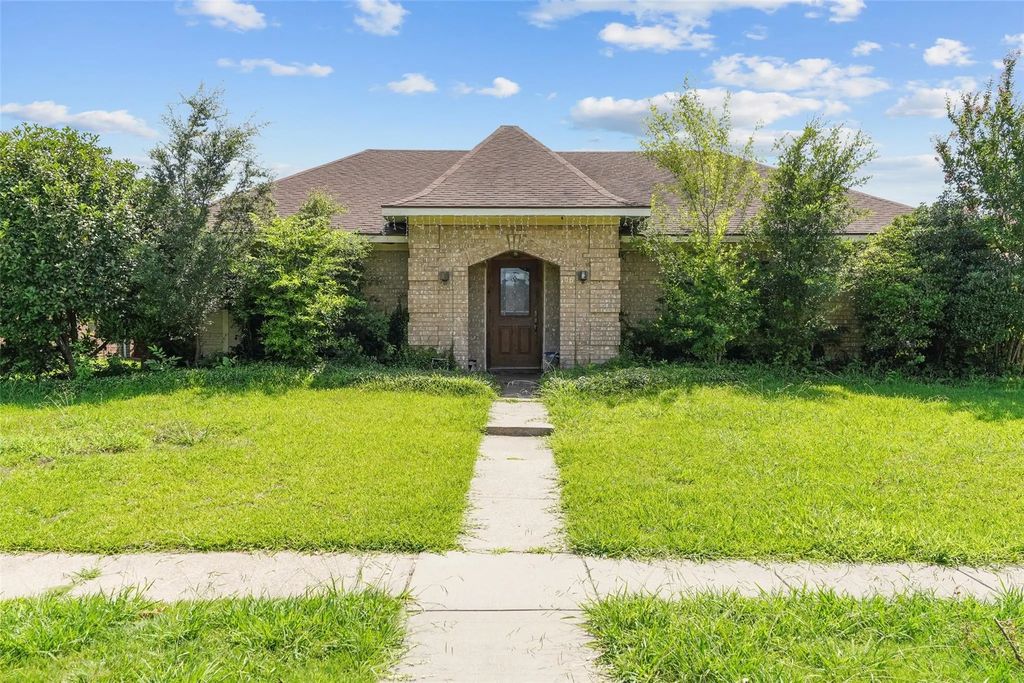 106 E Schreiber Street, Garland