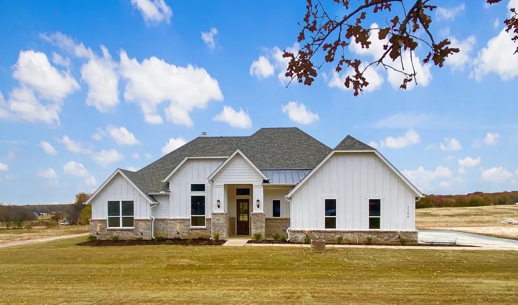 2284 Erwin Road, Poolville