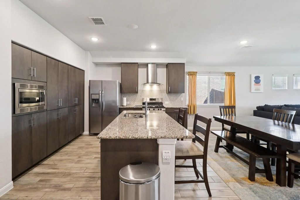 1336 Pleasant Knoll Trail, Aubrey