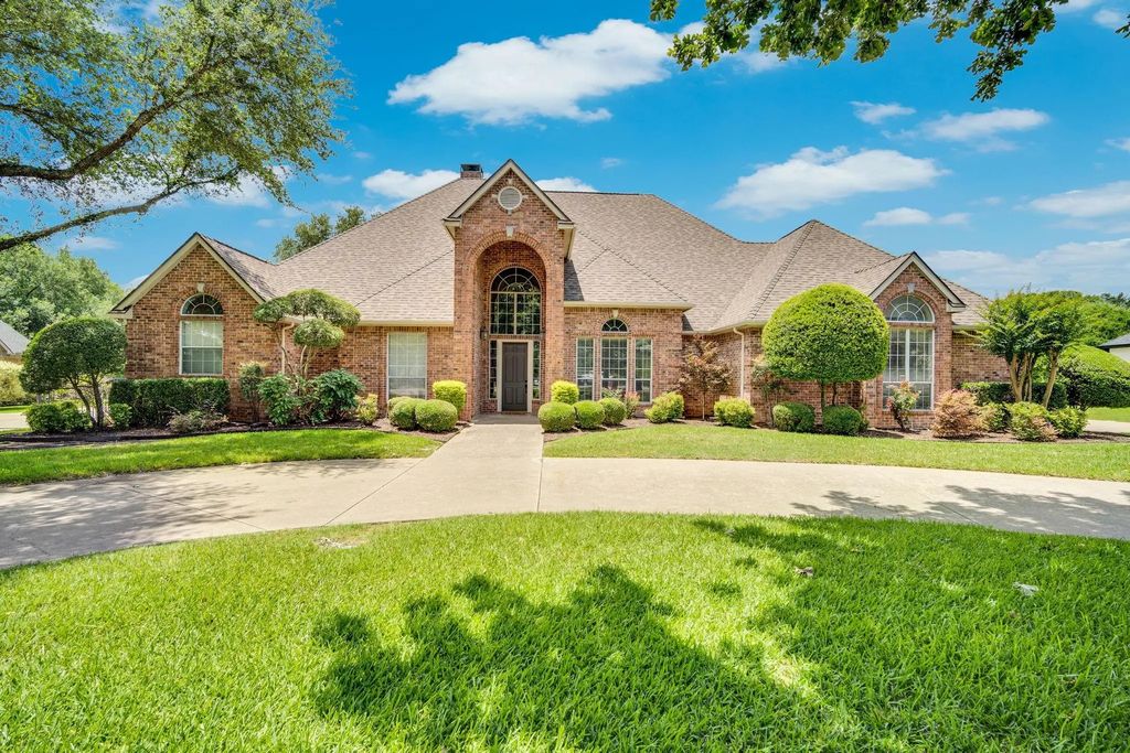 133 Spring Grove Drive, Waxahachie