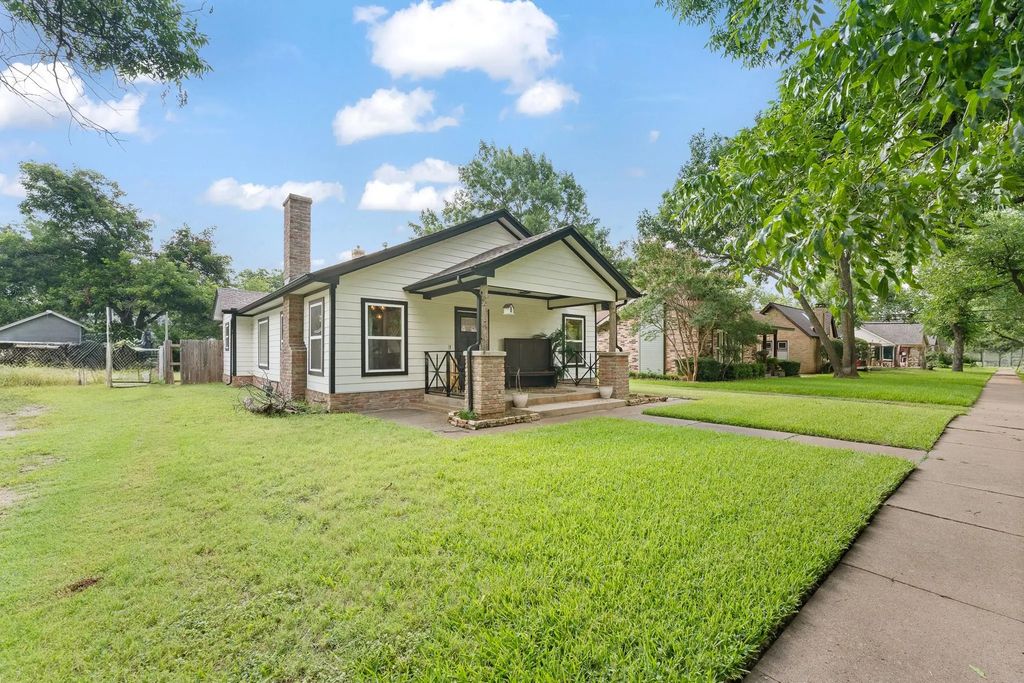 111 Bellevue Drive, Cleburne