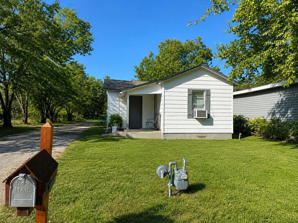 205 N Las Vegas Trail, White Settlement