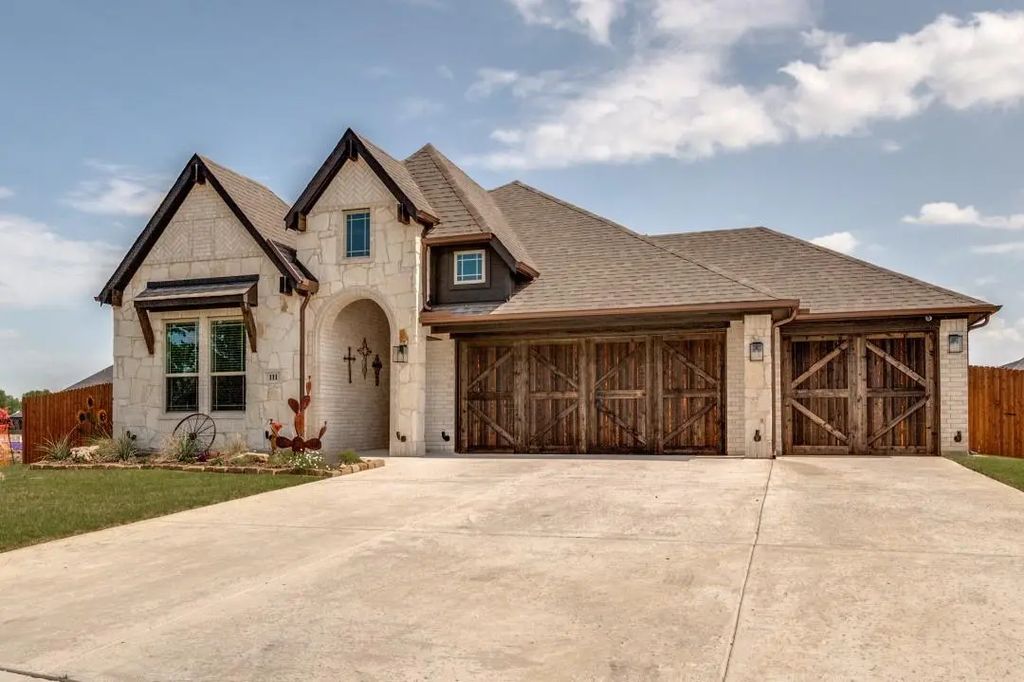 111 Tetrad Circle, Waxahachie