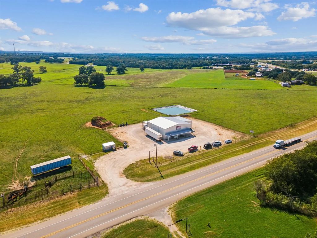 324 E Highway 6, Iredell