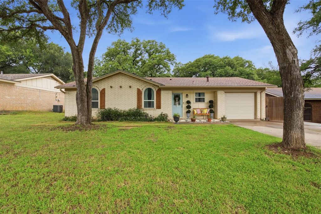 7121 Crabtree Lane, North Richland Hills