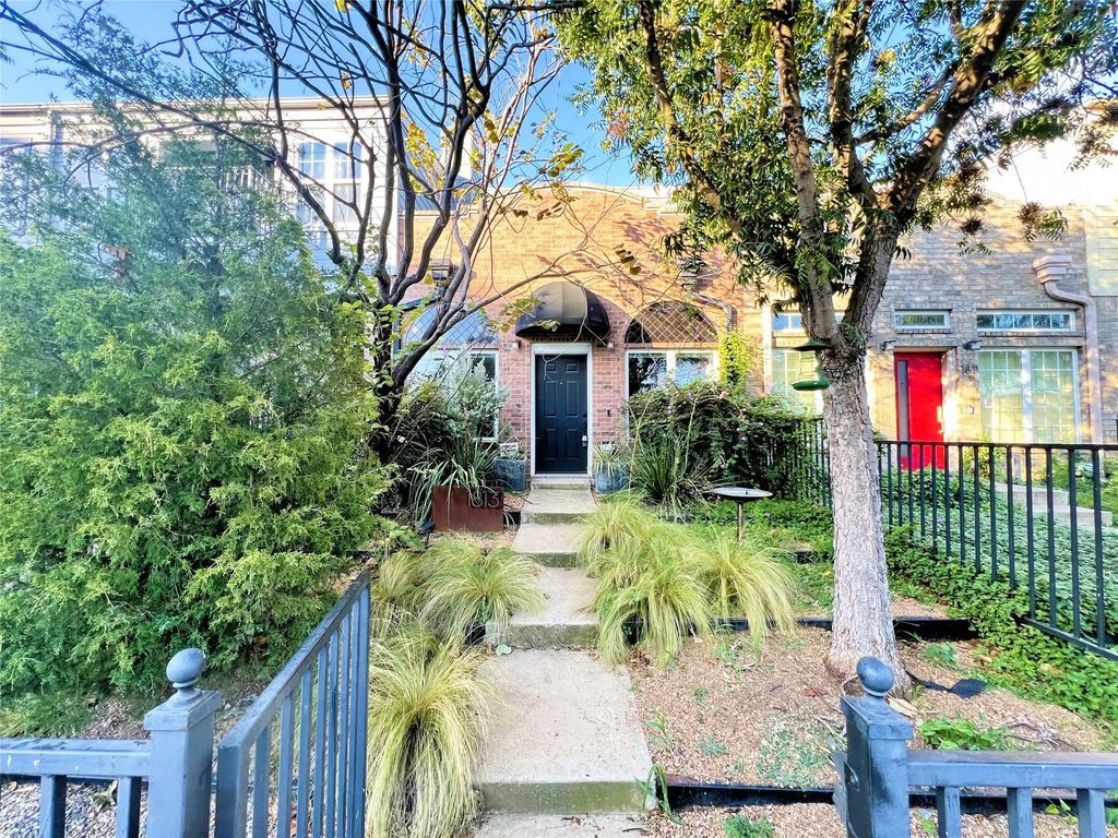 1813 S Ervay Street, Dallas