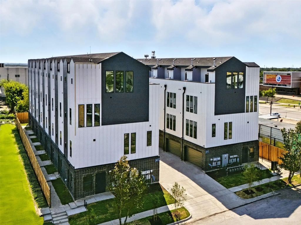 312 N Lancaster Avenue, Dallas