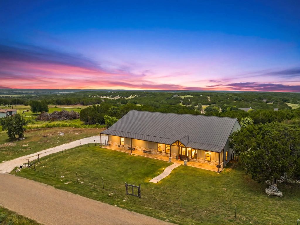 372 County Road 2547, Meridian