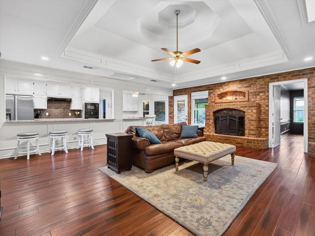 7304 Shady Hollow Lane, North Richland Hills