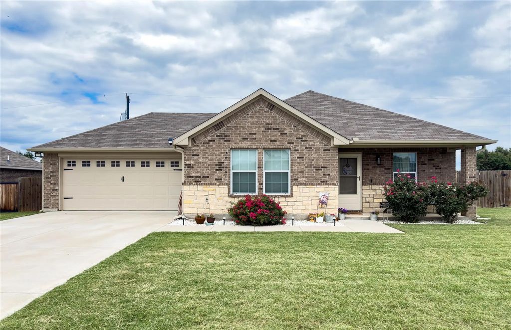 296 Summit Drive, Mineral Wells