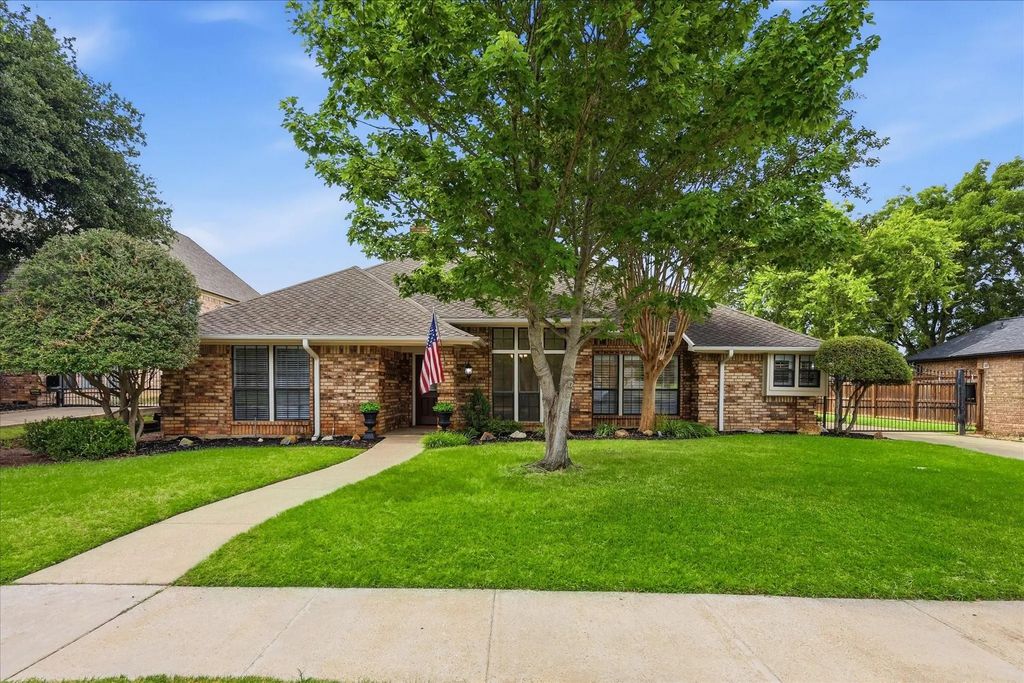 1900 Glenbrook Court, Bedford