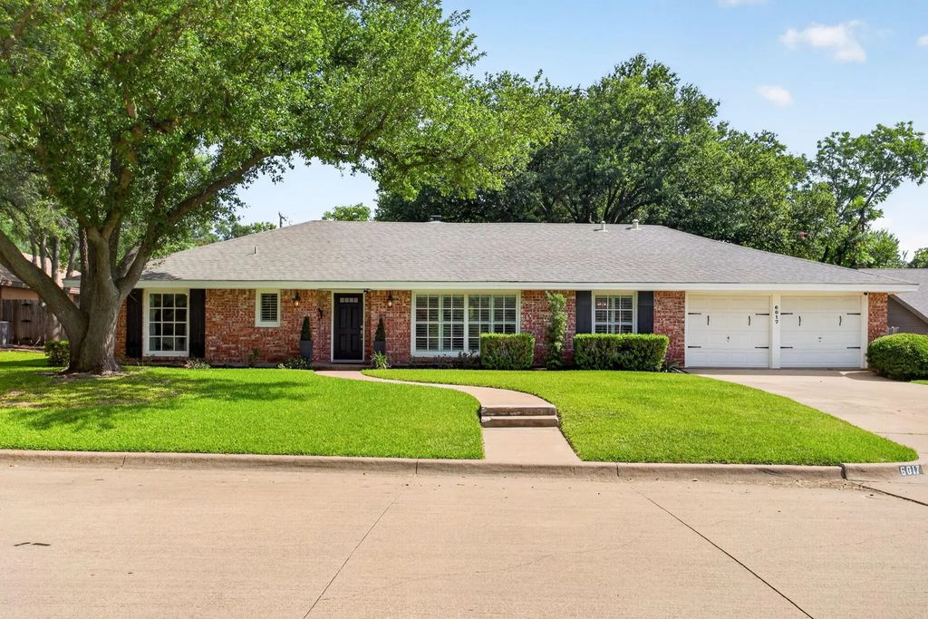 6017 Wonder Drive, Fort Worth