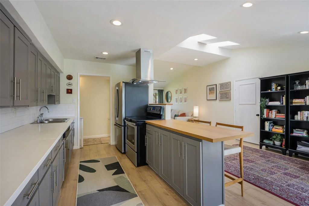 13536 Castleton Drive, Farmers Branch