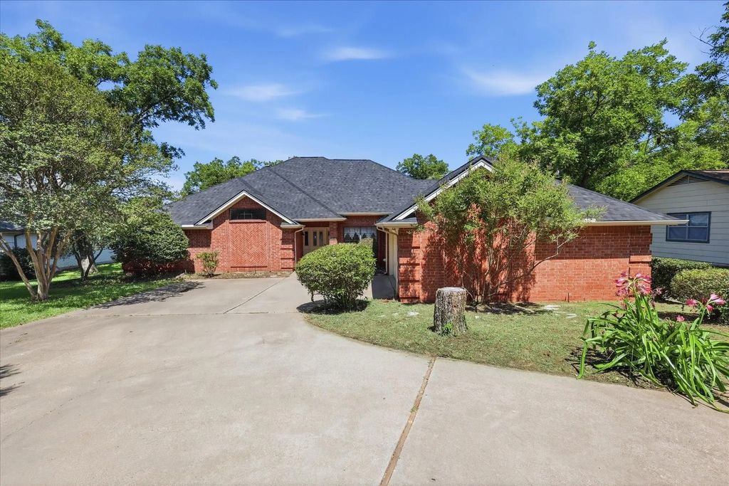 3910 Bandera Drive, De Cordova