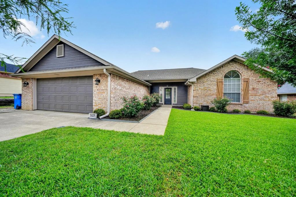 1665 Nottingham Drive, Kaufman