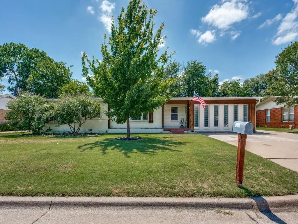1218 Warden Street, Benbrook