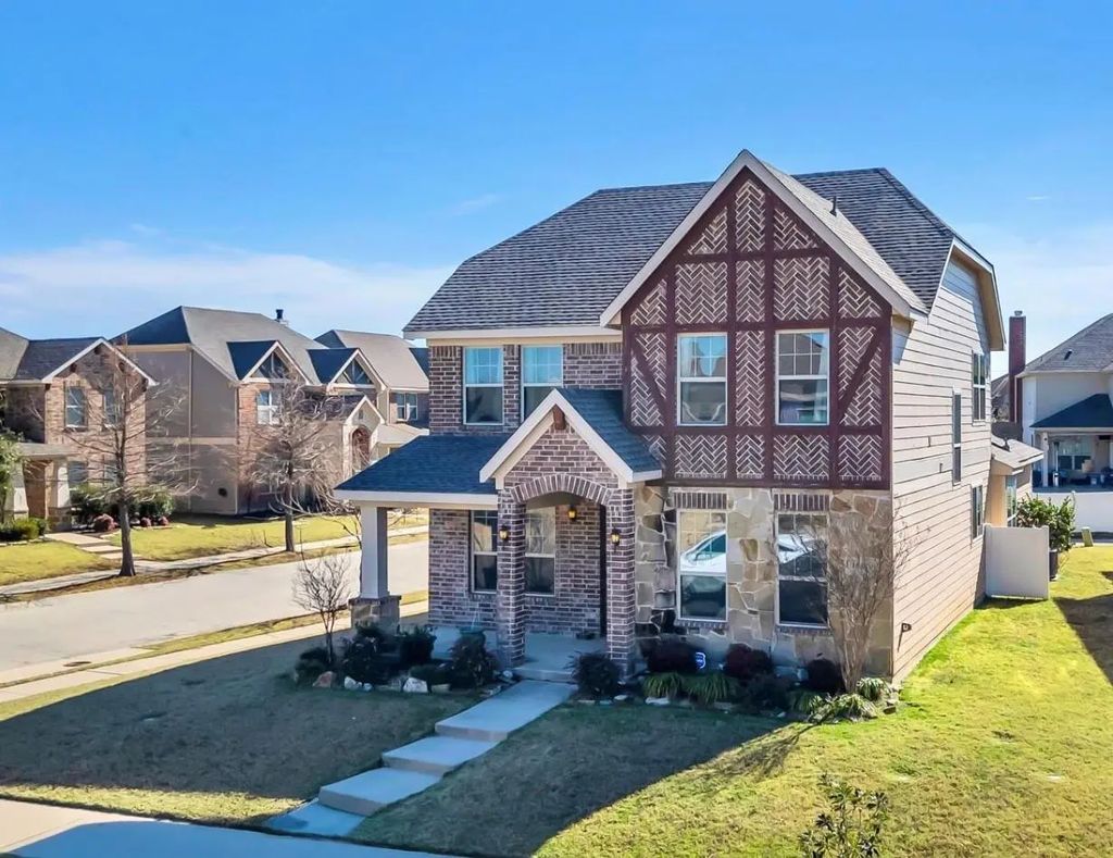 1044 Holly Anne Lane, Aubrey