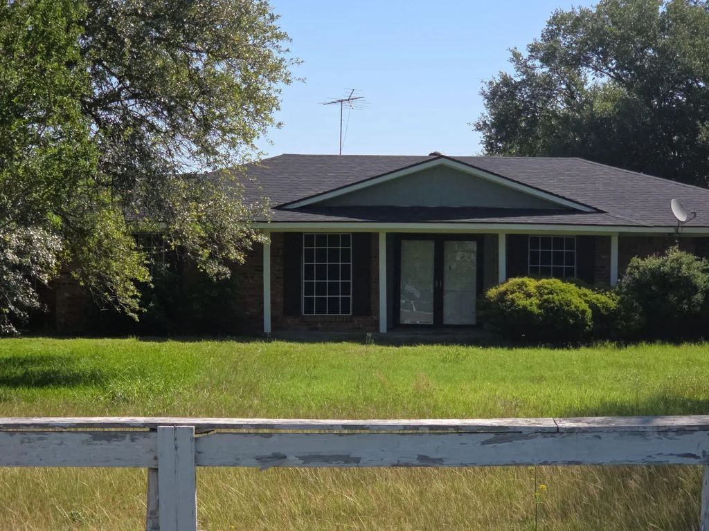 7938 Fm 987, Terrell
