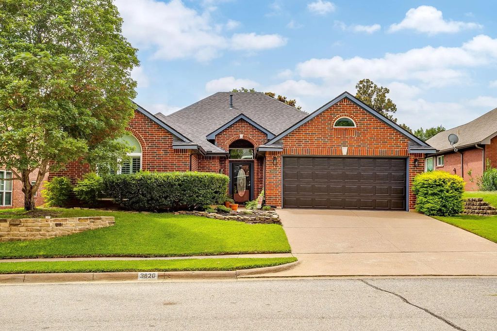 3820 Misty Glen Court, Bedford