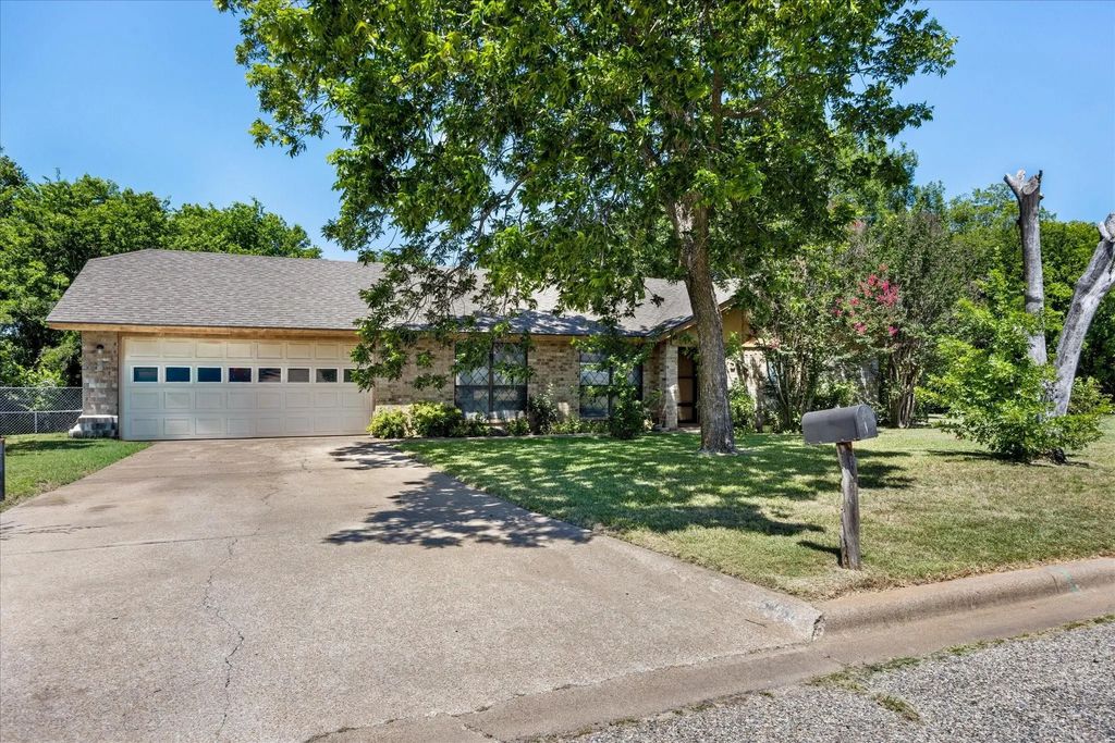 515 Spring Meadow Street, Stephenville