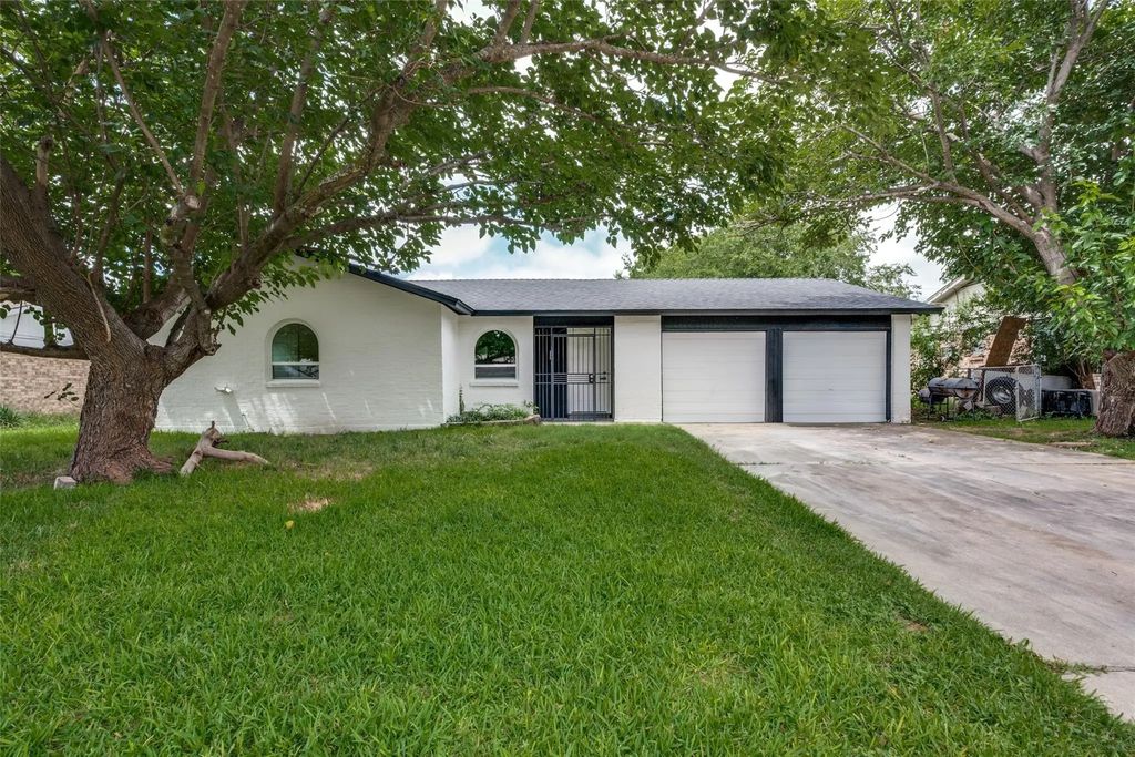 1021 Coury Road, Everman