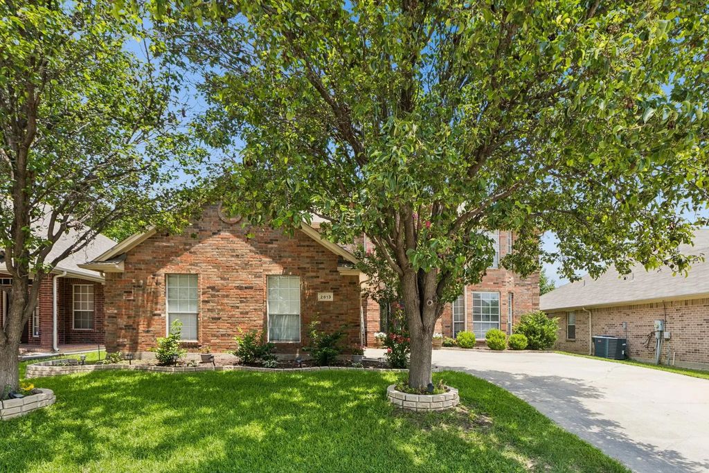 2813 Flint Rock Drive, Fort Worth