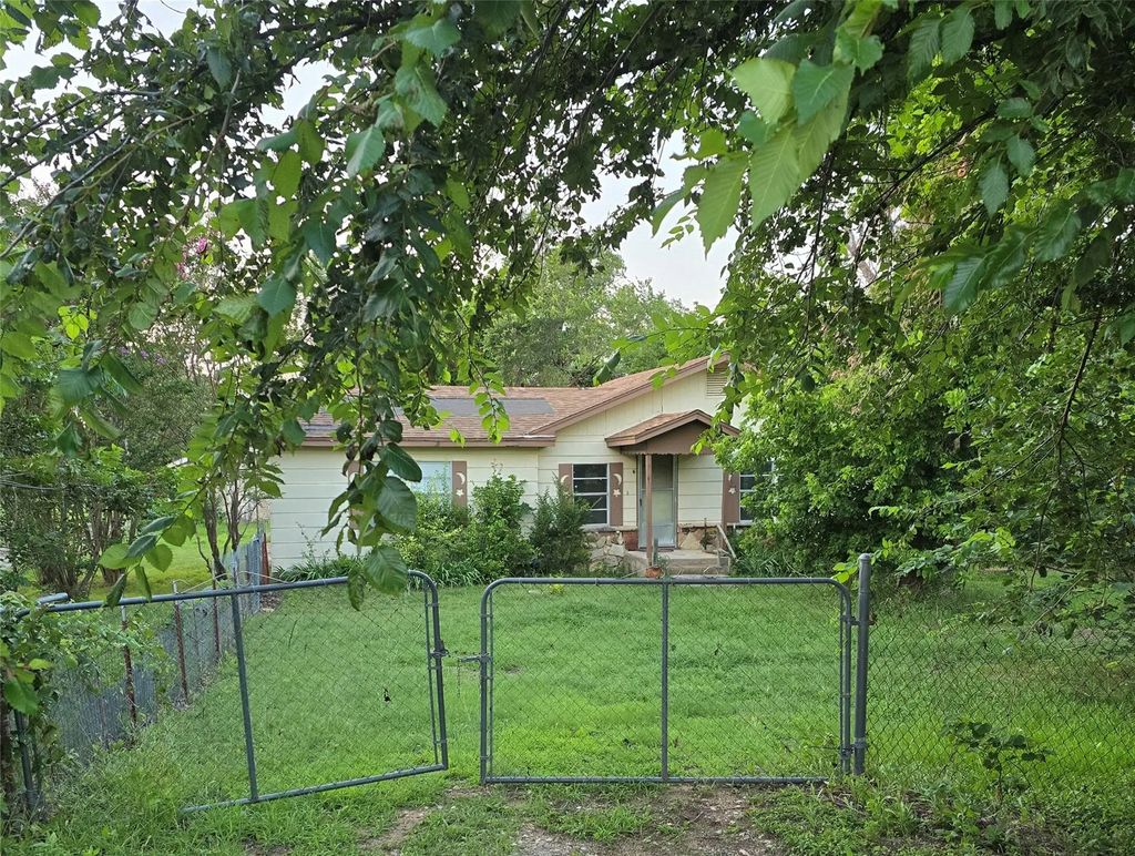 419 Young Road, Springtown