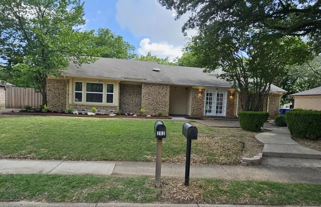 202 E Denton Drive, Euless