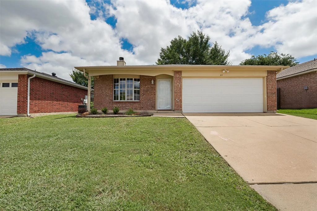 511 Hollyberry Drive, Mansfield