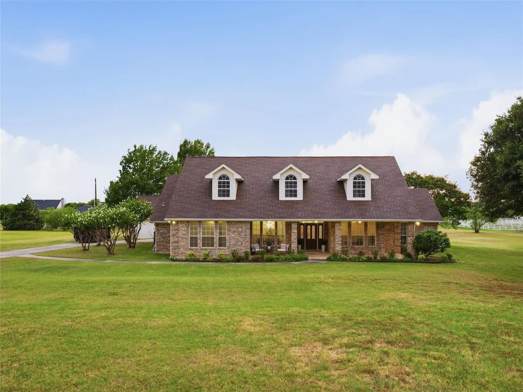 902 W Pioneer Circle, Argyle