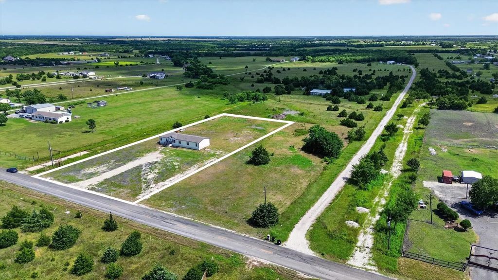 19656 County Road 818, Farmersville