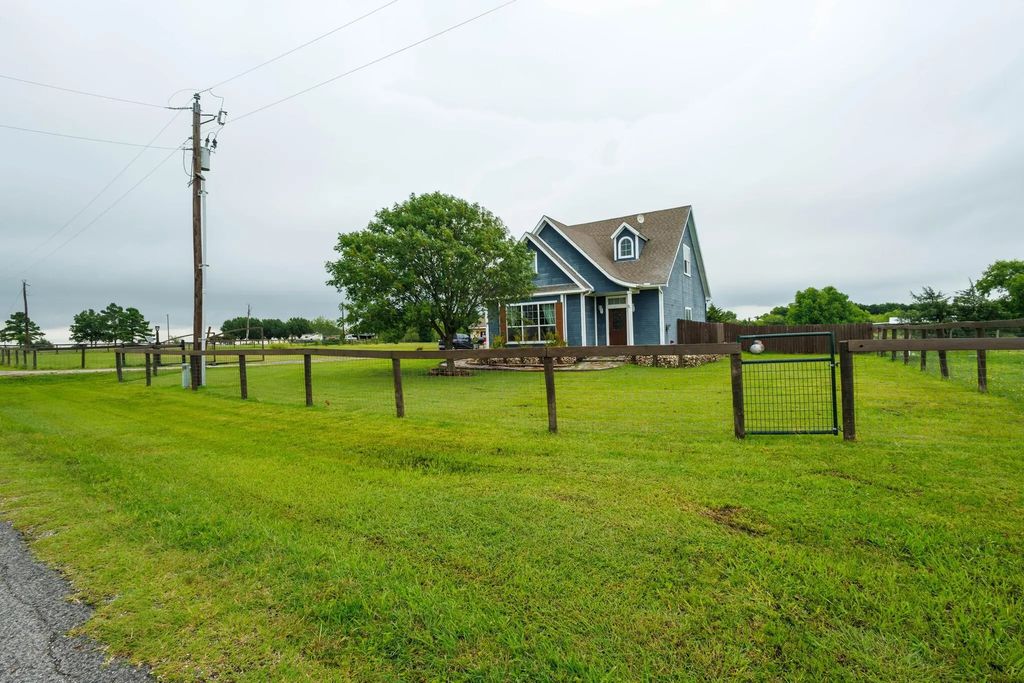 4923 County Road 2662, Royse City