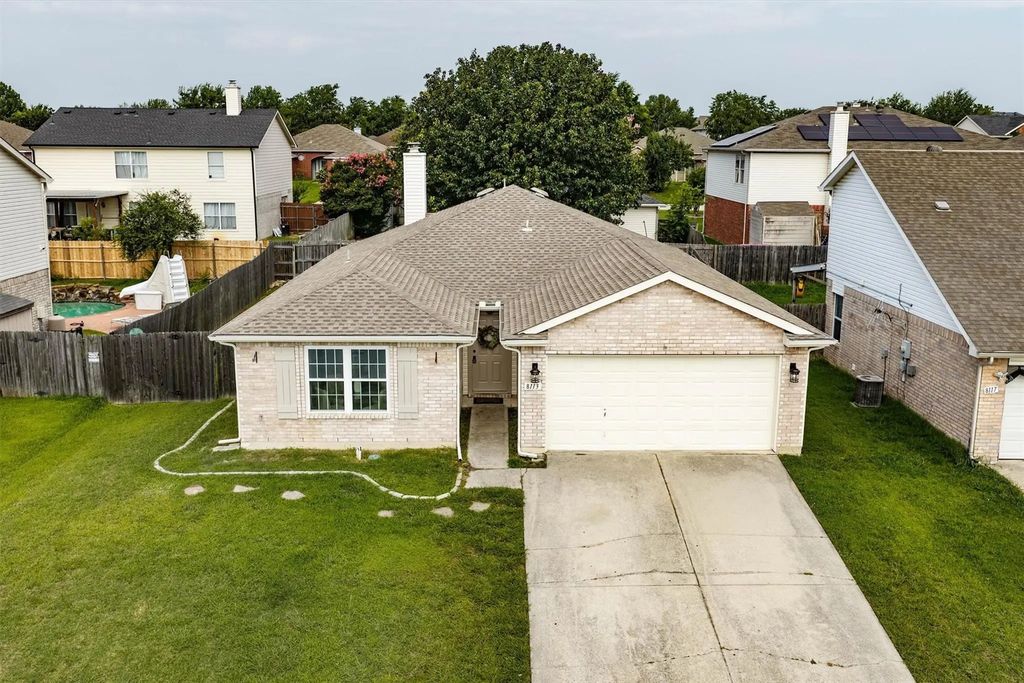 8113 Gardengate Court, Fort Worth