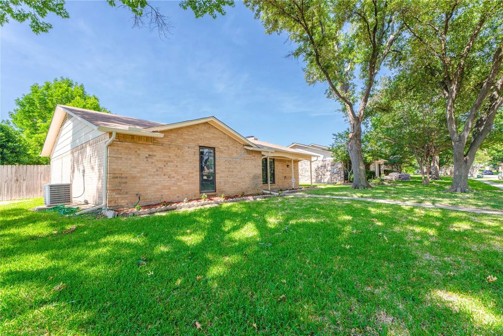 1506 Trowbridge Street, Garland