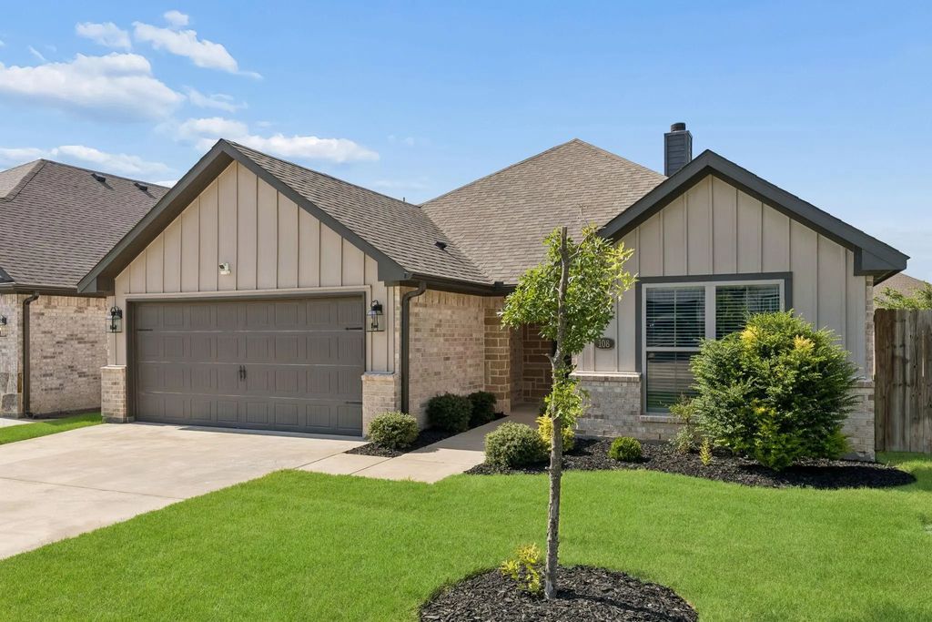 108 Maverick Lane, Pilot Point