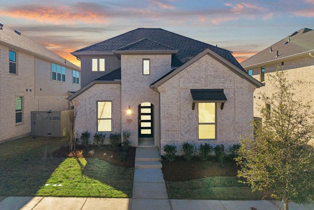 2025 Gray Street, Northlake