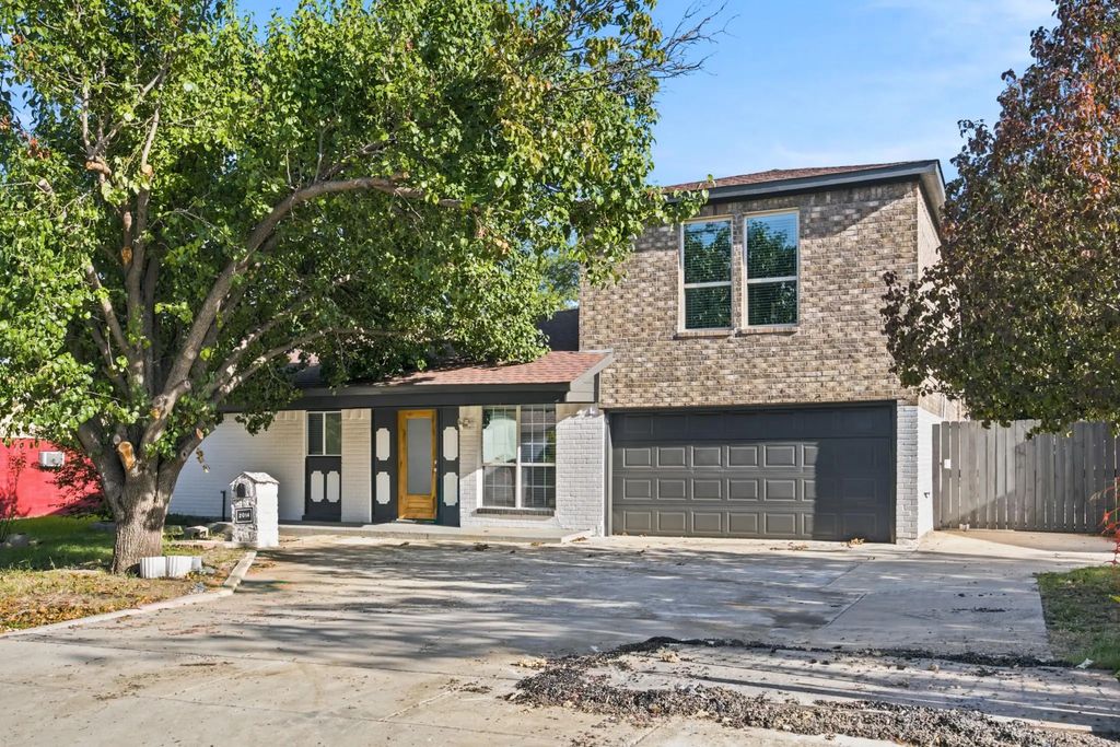 2016 Knollwood Lane, Carrollton