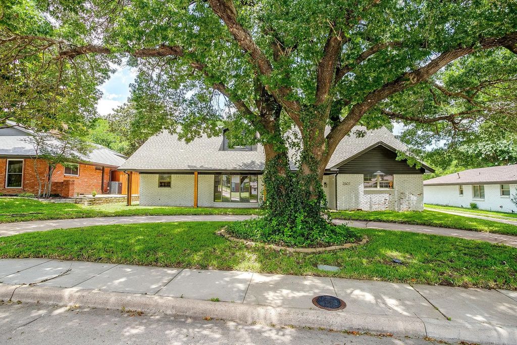 2601 Briarwood Drive, Plano