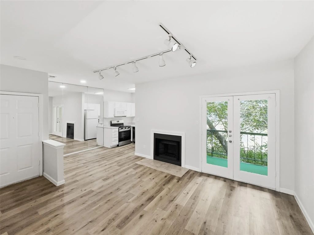 7126 Holly Hill Drive 210, Dallas