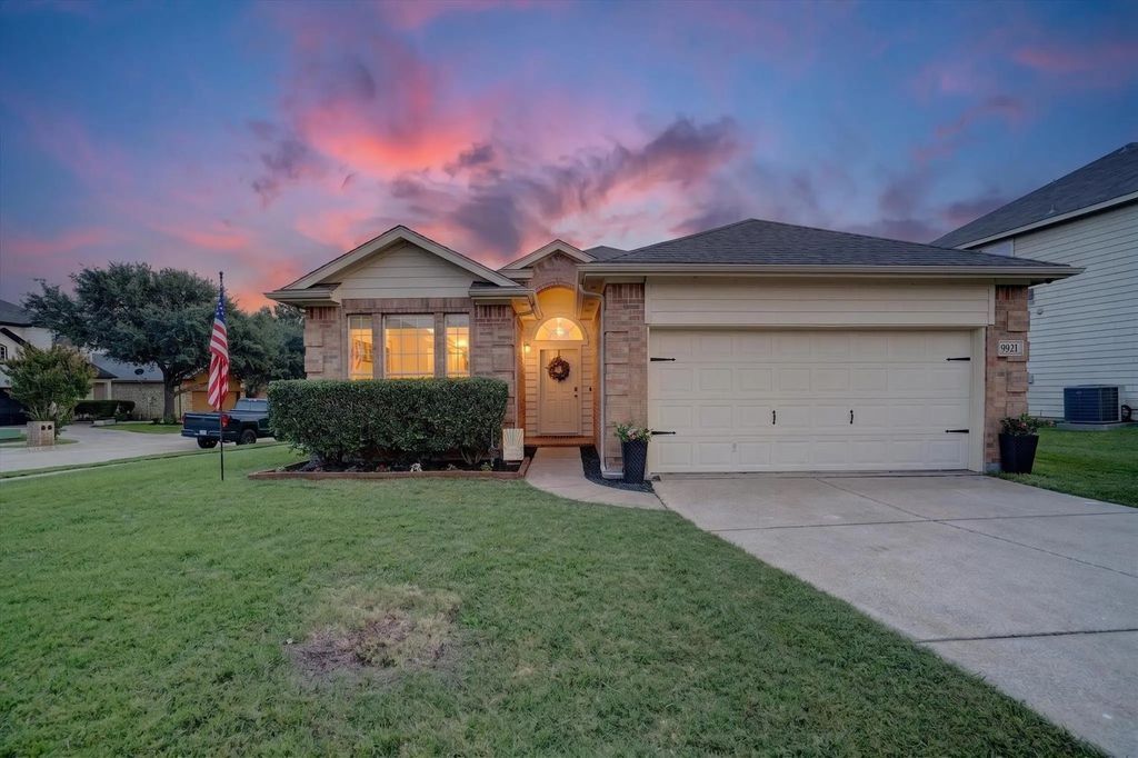 9921 Henna Lane, Fort Worth