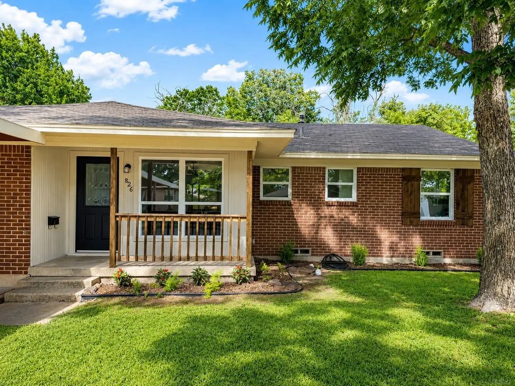 826 Harbor Drive, Lewisville