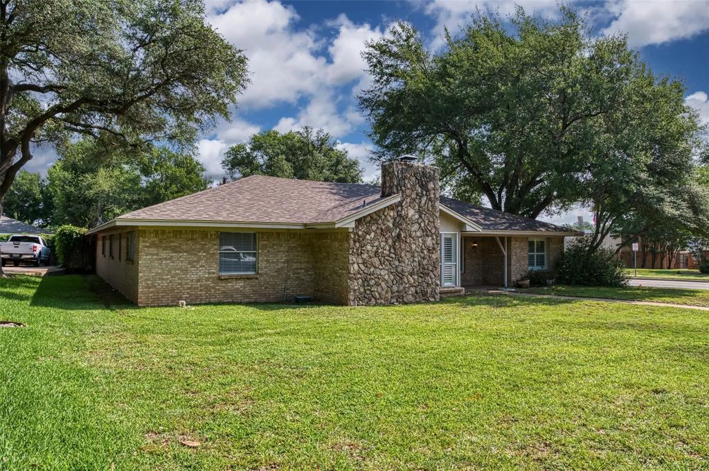 4501 Trowbridge Drive, Arlington